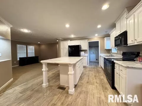 509 W Madison St, Herrin, IL 62948 photo 7