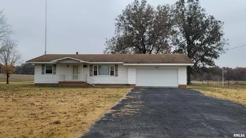 2234 Red Stripe Rd, Odin, IL 62870