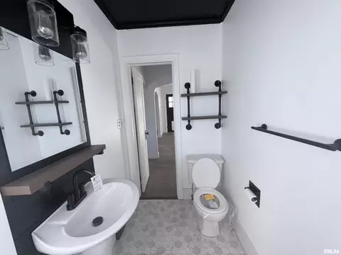 Bath - 331 N 4th St, Mount Vernon, IL 62864 photo 2 of 2