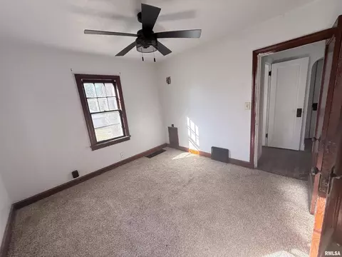 Bedroom - 331 N 4th St, Mount Vernon, IL 62864 photo 2 of 3