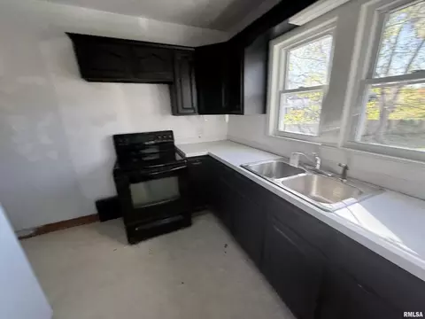 Kitchen - 331 N 4th St, Mount Vernon, IL 62864 photo 4 of 4