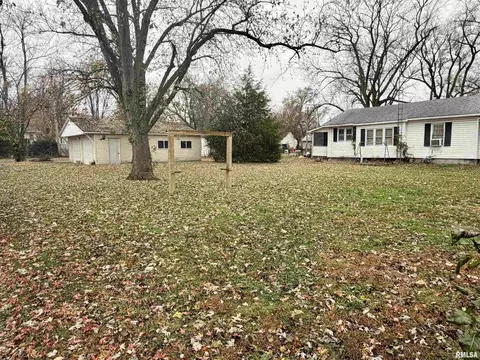 935 E Mccord St, Centralia, IL 62801 photo 2