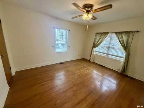 935 E Mccord St, Centralia, IL 62801 photo 6