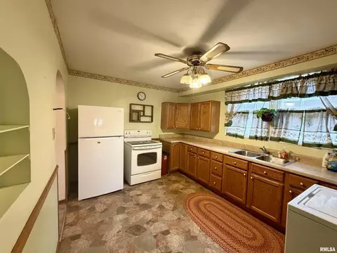 935 E Mccord St, Centralia, IL 62801 photo 3