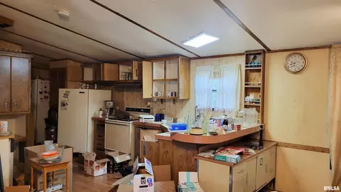 2417 W Cherry St, Herrin, IL 62948 photo 7