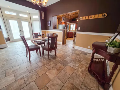 Dining - 521 N Locust St, Flora, IL 62839 photo 1 of 4