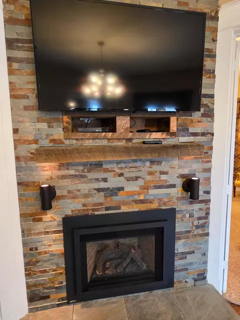 Living - 521 N Locust St, Flora, IL 62839 photo 2 of 2