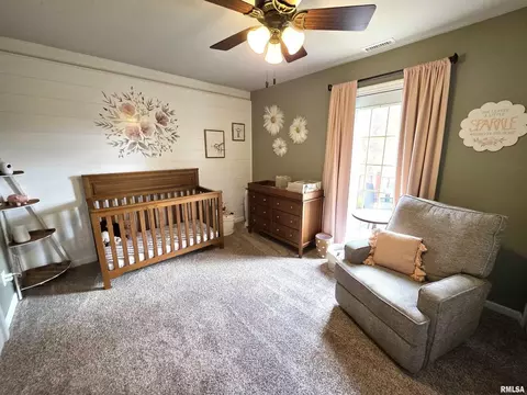 Bedroom - 521 N Locust St, Flora, IL 62839 photo 4 of 11