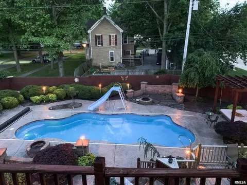 Exterior - 521 N Locust St, Flora, IL 62839 photo 16 of 17