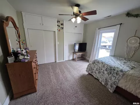 Bedroom - 521 N Locust St, Flora, IL 62839 photo 10 of 11
