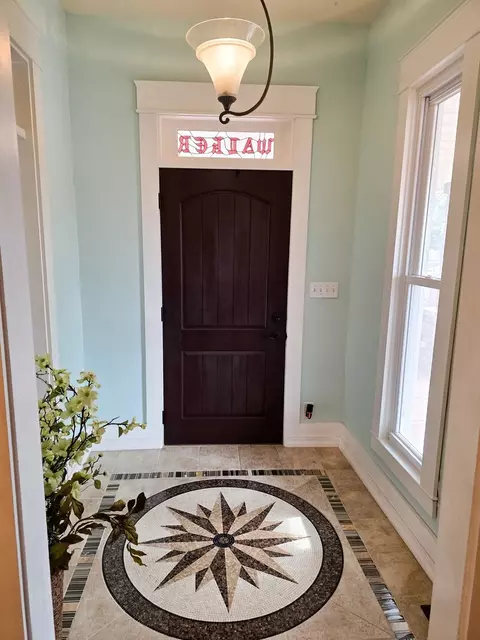 Entry Way - 521 N Locust St, Flora, IL 62839 photo 2 of 14