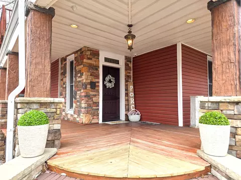 Exterior - 521 N Locust St, Flora, IL 62839 photo 6 of 17