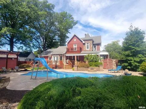 Exterior - 521 N Locust St, Flora, IL 62839 photo 3 of 17