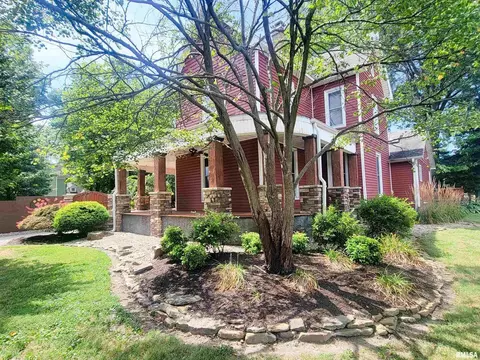Exterior - 521 N Locust St, Flora, IL 62839 photo 5 of 17