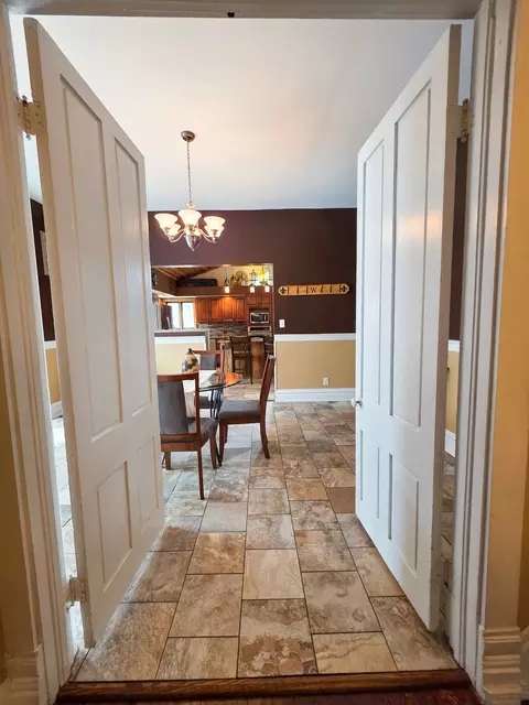 Dining - 521 N Locust St, Flora, IL 62839 photo 2 of 4
