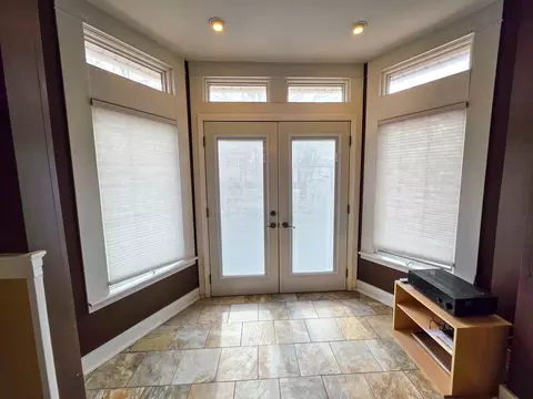 Entry Way - 521 N Locust St, Flora, IL 62839 photo 8 of 14