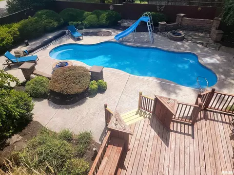 Exterior - 521 N Locust St, Flora, IL 62839 photo 12 of 17