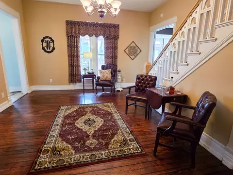 Entry Way - 521 N Locust St, Flora, IL 62839 photo 4 of 14