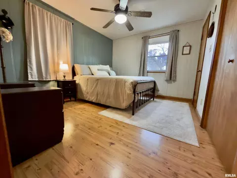 222 Hickory St, Flora, IL 62839 photo 4