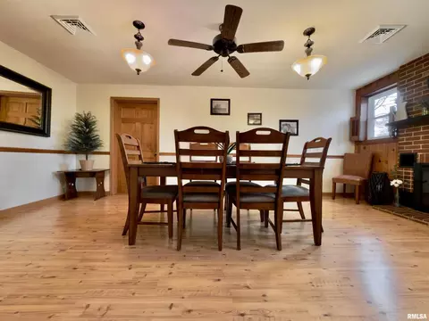 222 Hickory St, Flora, IL 62839 photo 3