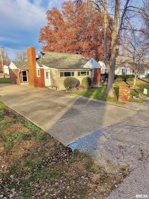 222 Hickory St, Flora, IL 62839 photo 6