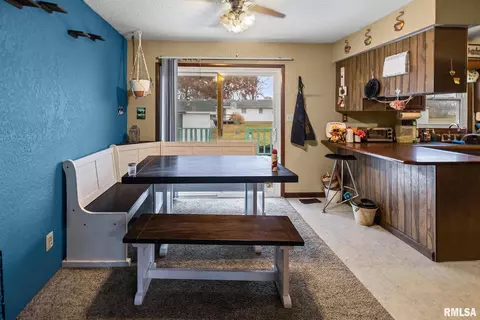 Dining - 103 Middleton Rd, Iuka, IL 62849 photo 1 of 2