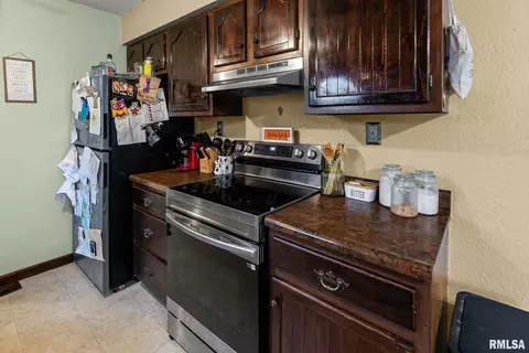 Kitchen - 103 Middleton Rd, Iuka, IL 62849 photo 1 of 5