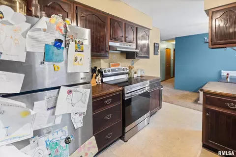 Kitchen - 103 Middleton Rd, Iuka, IL 62849 photo 4 of 5