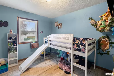 Bedroom - 103 Middleton Rd, Iuka, IL 62849 photo 3 of 7