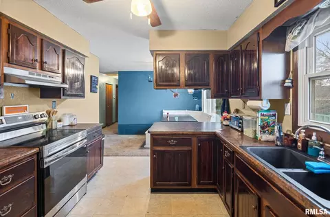 Kitchen - 103 Middleton Rd, Iuka, IL 62849 photo 5 of 5