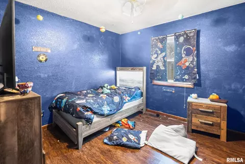 Bedroom - 103 Middleton Rd, Iuka, IL 62849 photo 1 of 7