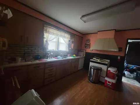 Kitchen - 905 W Monroe St, Herrin, IL 62948 photo 1 of 1