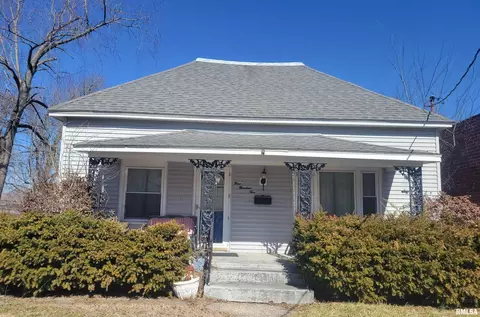 905 W Monroe St, Herrin, IL 62948