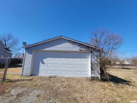 Other - 905 W Monroe St, Herrin, IL 62948 photo 2 of 4