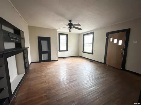 Living - 103 E 11th St, Belle Rive, IL 62810 photo 1 of 3