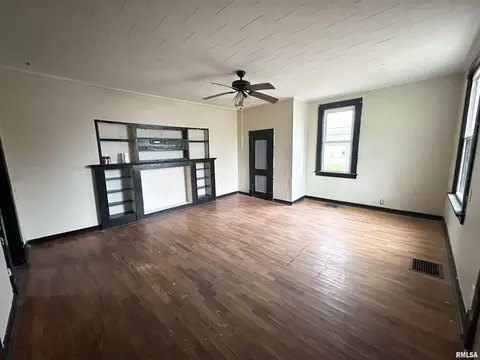 Living - 103 E 11th St, Belle Rive, IL 62810 photo 2 of 3