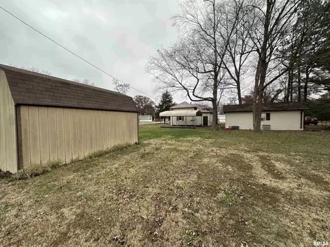 Exterior - 103 E 11th St, Belle Rive, IL 62810 photo 7 of 9