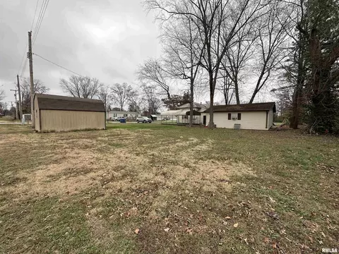 Exterior - 103 E 11th St, Belle Rive, IL 62810 photo 6 of 9