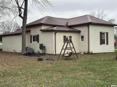 Exterior - 103 E 11th St, Belle Rive, IL 62810 photo 2 of 9