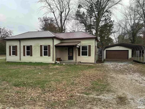Exterior - 103 E 11th St, Belle Rive, IL 62810 photo 1 of 9