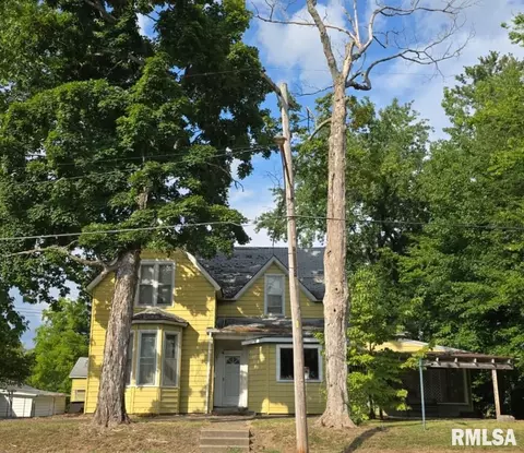 215 W Vienna St, Anna, IL 62906