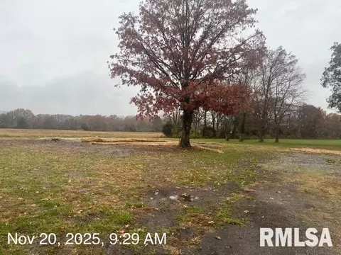 9203 E Park Rd, Duquoin, IL 62832