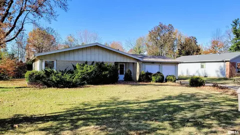 202 Westernaire Dr, Marion, IL 62959
