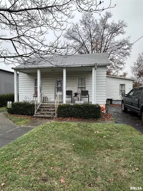 105 N Hickory St, Du Quoin, IL 62832