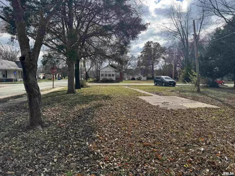 602 W 3rd St, Flora, IL 62839 photo 2