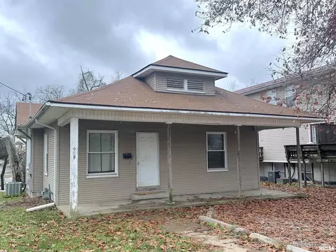 405 W College St, Carbondale, IL 62901