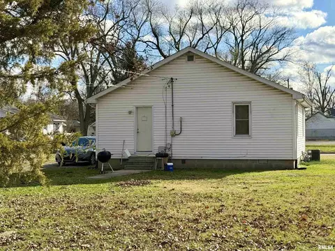 910 E Mccord St, Centralia, IL 62801 photo 2