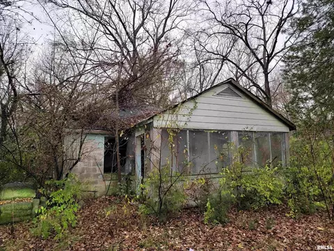 947 E Cole St, Duquoin, IL 62832