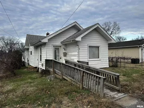 800 E Mckinley St, Marion, IL 62959