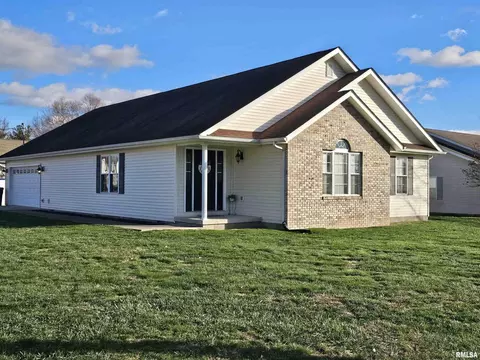 408 W Beacon Ct, Mount Vernon, IL 62864